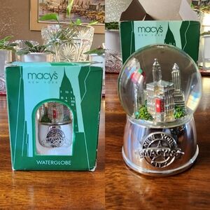 2012 Macy's New York Waterglobe